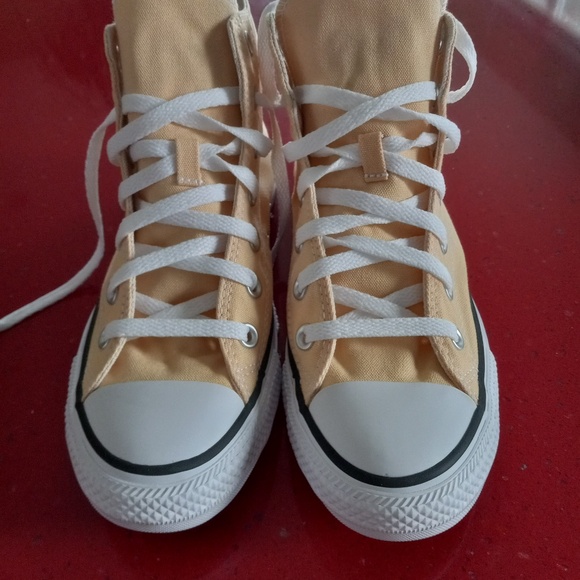 Converse- Chuck Taylor Allstar- High Tops- Women's SZ 8- NWOT - Picture 3 of 8